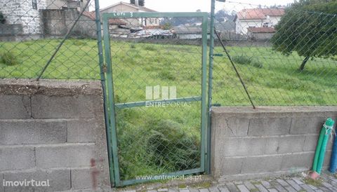 Plot of land for sale, for construction of a townhouse. Good hits. Sobreira, Paredes. Ref.: MC07222 FEATURES: Land Area: 225 m2 Area: 225 m2 Used Area: 225 m2 Energy Efficiency: Exempt ENTREPORTAS Founded in 2004, the ENTREPORTAS group with more than...