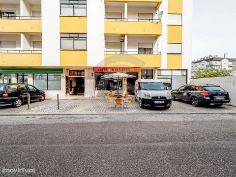 Café Snack Bar in Fátima, fully equipped ready to operate. For Transfer with monthly income of 200 euros Prepared to serve quick meals. Energy Rating: C