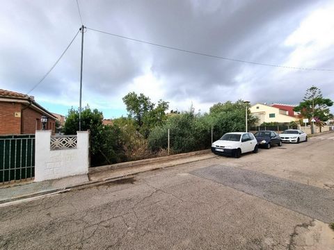 Urban plot for sale for 50,000 euros. Chance of being 2 per 100,000. Electricity, water and sewerage at street level, urbanized street.