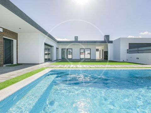 Detached 4-bedroom villa with pool and garden in a private condominium consisting of 4 villas. Each villa has its own private plot with swimming pool, garden, barbecue and garage for 2 cars. With contemporary architecture and excellent quality finish...