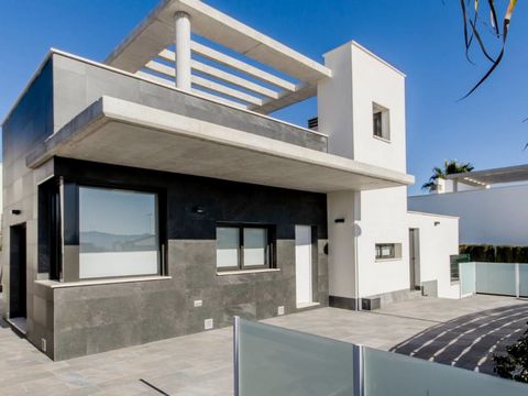 Opportunity to obtain a brand new, modern, semi-detached villa in a new development.  This turnkey villa,  ready to move into, is the show home and comes with all furniture, fittings and appliances. The villa is located in its own residential area, H...
