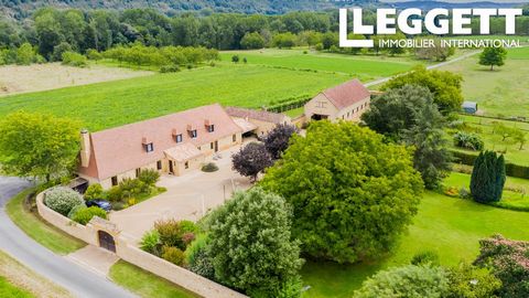A04546 - Mooie stenen chartreuse, volledig gerestaureerd, met bijgebouwen en twee paardenboxen, dicht bij de rivier de Dordogne en dicht bij alle voorzieningen in een ideale en rustige omgeving. Informatie over de risico's waaraan deze woning is bloo...
