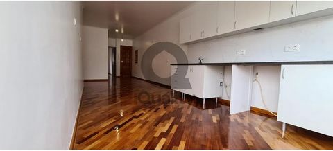 Four fractions of a building in Baixa da Bathtub, great location. Property in horizontal regime, with recent painting. Excellent investment! Organized condominium Family-friendly atmosphere Rented fractions with a term contract and possible rent regu...