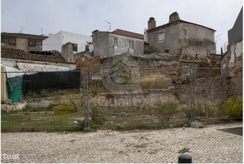 Excellent investment opportunity! Building land - Lavradio We present to you this building land. The land is already completely cleared, but previously I had built 4 T1 villas. The implantation area of the land is 300 m2 and with the possibility of b...