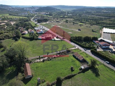 Warehouse located on urban land in 4680 sq.M with feasibility of construction of 969 m2 located in Casal do Zambujeiro - Gaeiras. Located 5 minutes from the Medieval Village of Óbidos and Caldas da Rainha and with great potential for rural tourism. C...