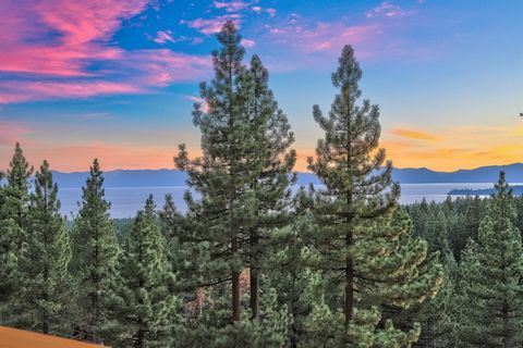 Eagle's Nest szczyci się niezrównanym kunsztem i zapierającymi dech w piersiach widokami na jezioro Tahoe. Ten wspaniały dom, położony w cenionej dzielnicy Incline Village na wschodnim zboczu, jest świadectwem wyjątkowego kunsztu i wyrafinowanych mat...