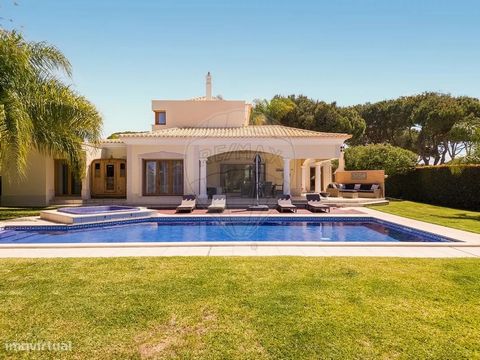 Living in Vilamoura Discover the pleasure of living in Vilamoura, just a 10-minute walk from the Marina, the center and all its restaurants and shops. This stunning and luxurious villa, spread over two floors, offers a pleasant garden area with an in...