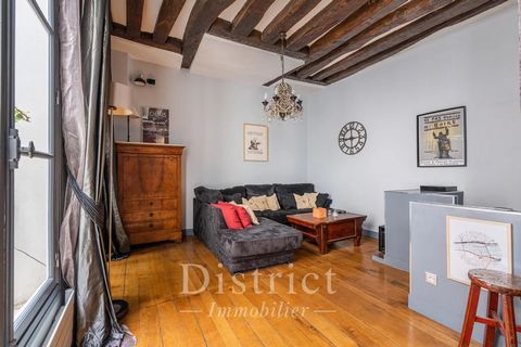 This split-level apartment overlooking a courtyard is on the ground floor of a 17th century co-ownership located in heart of historic Paris. Offering 74.48 sqm of floor space and 72.03 sqm of living space as defined by the Carrez Law, it includes a l...