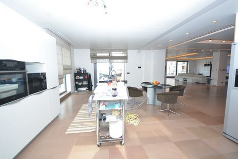 We sell luxury modern penthouse in business part of the city, Radnička Road. The apartment is located on the fifth floor and with 2 lifts it directly enters the apartment from the garage. There are schools, kindergarten, bus and railway station nearb...