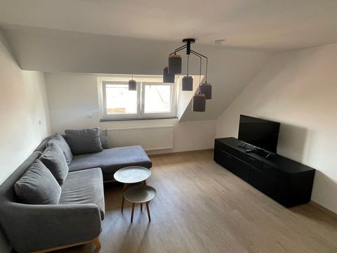 Die Mieter können sich auf ein exklusiv angebotene Maisonette Wohnung freuen in ruhiger Lage in Ludwigshafen-Friesenheim mit Außenstellplatz (zusätzlich 60.-€). Die Immobilie ist top-gepflegt und bietet ein modernes Wohnambiente an, verteilt auf 2 Et...