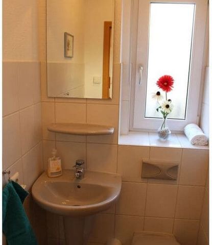 Casa comfort per non fumatori con soggiorno-sala da pranzo, 2 bagni, 3 WC, 3 camere da letto separate, spogliatoio, sauna, spazio per un massimo di 8 persone. Una casa a basso consumo energetico.