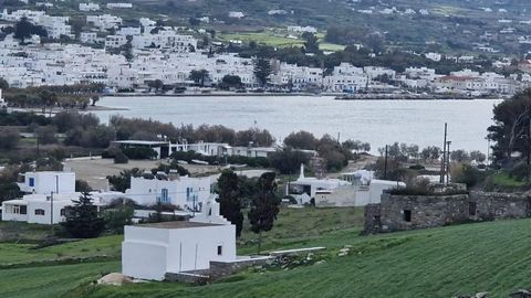 The plot in Parikia of Paros extends over an area of 16000 square meters and has a view towards the sea. Although currently off-plan, it is anticipated that it will be incorporated into future area plans. In the current phase, the construction of a b...