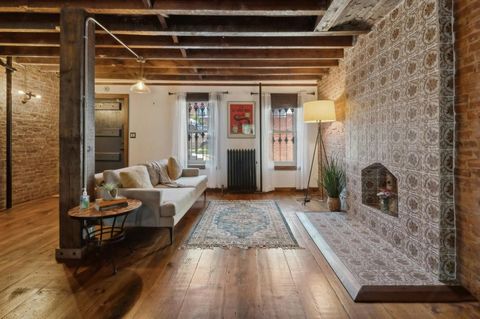 This exceptional townhouse in the heart of Mott Haven is a true gem. Currently configured as a single family, this legal two-family Townhouse features exposed brick walls, industrial beams, and bamboo flooring for a rustic and cozy atmosphere. The ki...