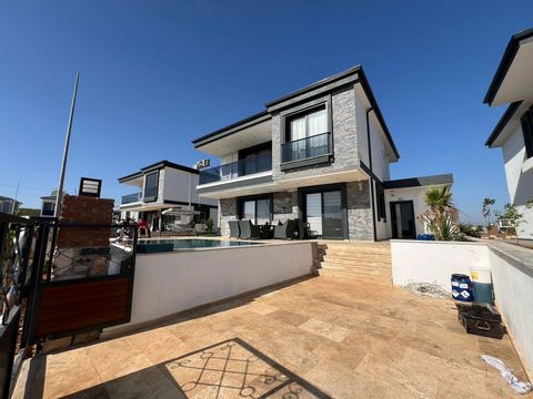 **Villa individuelle à vendre dans le quartier de Didim Efeler : la nouvelle adresse de la vie moderne** Cette magnifique villa individuelle située dans le quartier de Didim Efeler offre un espace de vie unique qui allie luxe et confort. Positionnée ...