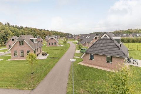 Op het kleinschalige, maar ruim opgezette Villaparc Schoonhovenseland staan deze vrijstaande villa's. Ze zijn alle geschikt voor 6-pers. en gelegen op riante kavels. De accommodaties zijn comfortabel ingericht waarbij bijvoorbeeld de slaapkamer en ba...