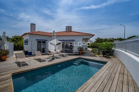 Charmant huis te koop in de onderverdeling Possanco - in de buurt van Comporta Het perfecte toevluchtsoord in het hart van de kust van Alentejo! Stel je voor dat je elke dag wakker wordt in het paradijs. Dit charmante gelijkvloerse huis in de prestig...