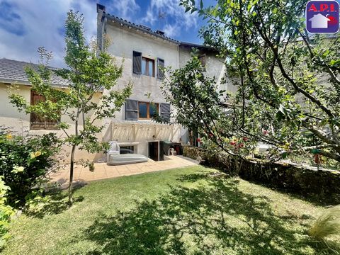 ENJOY THE QUIET... Very pretty type 4 village house located 2 minutes from the town center of Les Cabannes. This house is composed on the ground floor of a living room-kitchen with connection for a wood stove, on the 1st floor a living room and a bat...