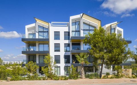 Ces appartements clé en main sont situés dans un emplacement privilégié avec vue sur la mer, au cœur de Las Colinas Golf & Country Club, au sud d’Alicante. Cette communauté exclusive comprend 19 appartements répartis sur deux blocs. Les types de loge...