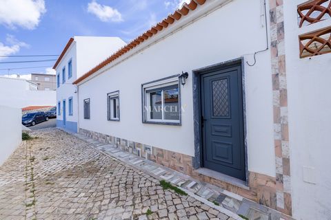 Located in Lagos. The villa is located in the centre of the village of Espiche, very close to Largo da Praça. The village is just 5 minutes by car from Praia da Luz. This is a one floor house with a large terrace and utility room on top. On the groun...