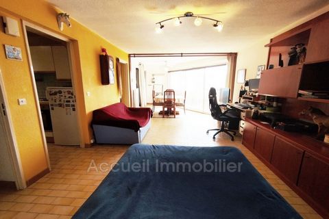 P2 facing south, with private parking, sold furnished. Separate toilet, separate fitted kitchen, bathroom with shower, bedroom with closet. Double glazing, electric shutter. Secure residence with elevator. Palais de la Mer area, approximately 100 m f...