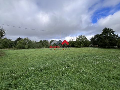 Gelegen naast het stadhuis, heeft u de mogelijkheid om een van de 4 percelen te verwerven die toegankelijk zijn vanaf het schoolkinderpad en de hoofdstraat. - 2 percelen van ongeveer 8 are - 1 perceel van ongeveer 6 are - 1 perceel van ongeveer 11 ar...