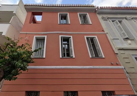 EXKLUSIV | Neoklassizistisches Haus in Kerameikos – Gazi | 202 qm Ein einzigartiges Anwesen aus dem Jahr 1929 in Kerameikos, das historischen Charme mit modernem Luxus verbindet. Denkmalgeschütztes Gebäude mit restaurierter Fassade und kompletter Ren...