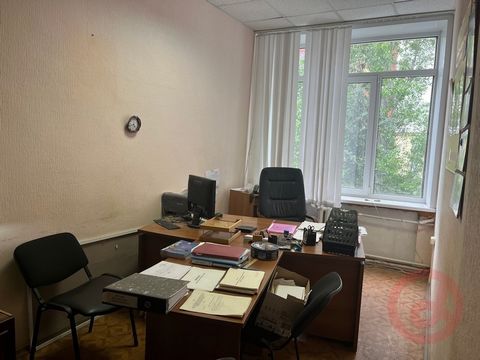 Предлагаем в аренду офис 21 кв.м в офисном центре на втором этаже трехэтажного офисного центра. Выполнен хороший офисный ремонт, возможна аренда кабинета с мебелью. Около здания просторная охраняемая парковка. Заезд к зданию с улицы Аэродромная через...