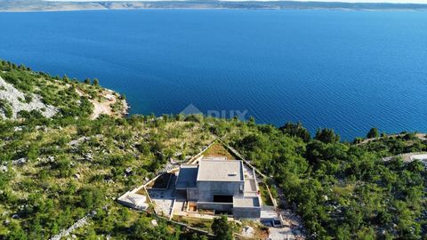 Location: Zadarska županija, Starigrad, Starigrad. ZADAR, STARIGRAD - Roh bau villa al mare Una villa indipendente in vendita a Starigrad vicino a Zara. La villa con una superficie abitabile totale di 317 m2 è stata costruita su un terreno di 1514 m2...