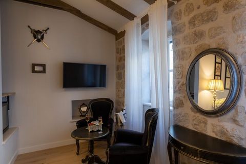 The accommodation is situated inside the city walls, so everything You may need is in 300 meters range. Situated in the fifth street on the left when coming from Pile, Vivaldi features three lovely double rooms. All rooms come with a safety deposit b...