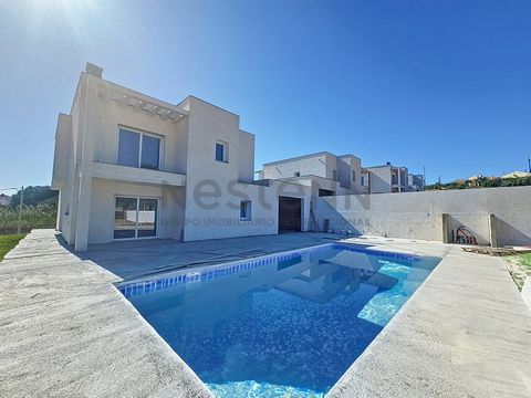 Villa with swimming pool T3 + 1 Habitable areas 180m2 Lots between 589.95 m² and 1 132.8 m² 2 Suites with closet + 2 bedrooms 4 bathrooms. Living room and kitchen in Open space, garage, laundry, 1 Suite, 2 bedrooms and 1 office. Outdoor space with sw...