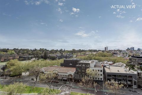 Sluitingsdatum dinsdag 10 september om 16 uur Dit goed ingerichte appartement met twee slaapkamers en een badkamer met drie fronten belichaamt de samenvloeiing van stedelijke drukte en levensstijl aan het park en is een oase van rust op de elfde verd...