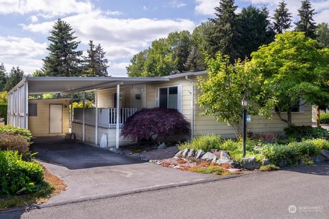 New Price! Motivated Seller! Discover a peaceful retreat at The Pointe at Lockwood 55+ Community. This charming double-wide mobile home sits on a desirable corner lot, perfect for those with a passion for gardening. The beautifully maintained grounds...