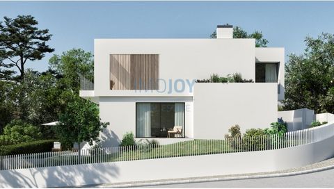 Plot of land with approved project for construction of a villa, with license for payment, with 336 m2 and ready to start the construction of a detached villa of modern architecture of two floors and basement and with garden and swimming pool with the...