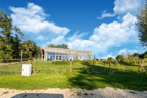 Entdecken Sie den preisgekrönten Charme von Your Nature, anerkannt als „Leisure Award Winning Park“! Mit außergewöhnlichen Annehmlichkeiten und nachhaltigem Design ist es das ultimative Ziel für Entspannung und Abenteuer in einer atemberaubenden natü...