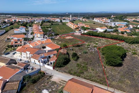 Terrain de 3.800 m², situé à Serra del Rei, l'une des régions les plus recherchées pour les investissements immobiliers. Avec une faisabilité pour 1 900 m² de surface brute de construction et une autorisation pour jusqu'à 15 logements, il s'agit d'un...