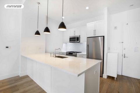 Welcome to The Harrison #1904. A spacious and high-value one-bedroom one-bathroom with a high ceiling and tax abatement remaining until 2033. The monthly tax is $15! Location Location Location! This luminous apartment is situated in the heart of Long...