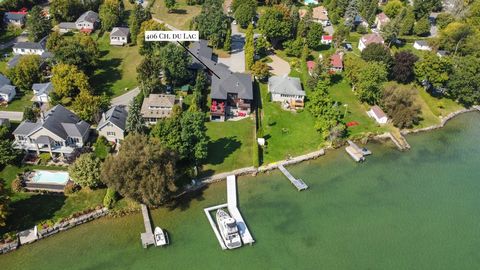 Prächtiges Anwesen am Ufer des Sees St-François in der charmanten Gemeinde Rivière-Beaudette in Montérégie. Mit dieser einzigartigen Residenz stehen Ihnen mehrere Möglichkeiten zur Verfügung. Diese hochwertige Konstruktion bietet Ihnen nicht nur die ...