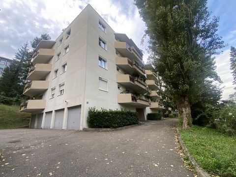 EXCLUSIVITE : St Etienne, secteur du portail rouge, bel appartement de presque 100m2 de type F4, avec balcon, garage,parking et cave. Il est complet !! Vous pourrez poser vos valises dans ce bien en trés bon état dans une copropriété entretenue avec ...