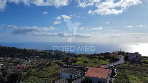 Rustikales Grundstück mit Heuhaufen und 533m² Gesamtfläche, in Ponta do Sol, Insel Madeira Ort:  Ponta do Sol – Ruhige und sonnige Wohngegend Fläche: 533m² Funktionen: Zufahrt mit dem Auto und breite Straßenfront Flaches Gelände, das den Bau erleicht...