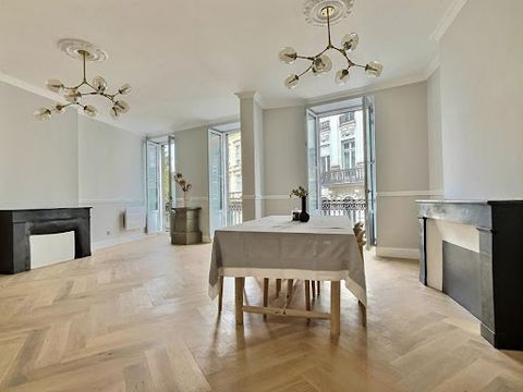 33000 - BORDEAUX - SAINT-SEURIN. C'est dans le QUARTIER PRISE Saint-Seurin, que prend place au 1er étage cet appartement INTEGRALEMENT RENOVE avec soin d'une surface au sol totale de 103m2 avec GRANDE TERRASSE PRIVATIVE et CAVE. Il propose une belle ...