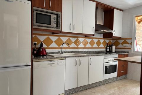 Ubicada en el encantador pueblo de Vera, en la soleada costa sureste de España, esta hermosa casa de vacaciones es el punto de partida perfecto para una escapada relajante al Mediterráneo. Distribuida en dos plantas, ofrece espacio, comodidad y tranq...