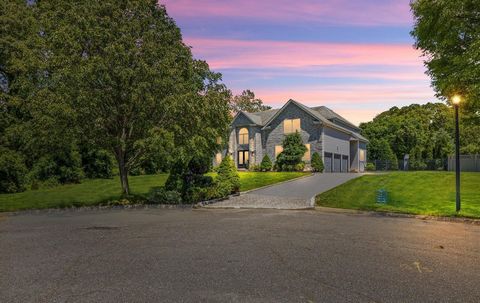 Grand Colonial in Prime Cul-de-Sac Location in Half Hollow Hills ! Welcome to this magnificently grand 5400 sq ft Colonial-style estate, perfectly situated in the heart of a private cul-de-sac within the highly sought-after Half Hollow Hills School D...