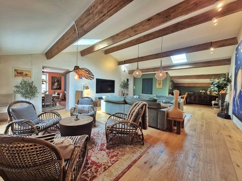 Charmante Maison Rénovée du XIXe Siècle avec Terrasse et Grand Garage au Cur de Capestang