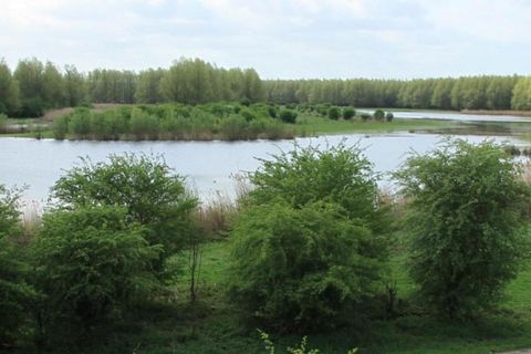 Deze prachtige waterlodges liggen direct aan de fraaie waterpartij. Deze rustgevende setting zorgt voor de perfecte sfeer; wat het doel ook is. Ook van binnen zijn ze mooi ingericht met natuurlijke elementen en voorzien van alle hedendaagse apparatuu...