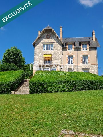 Magnifique villa de caractère surplombant la Loire.