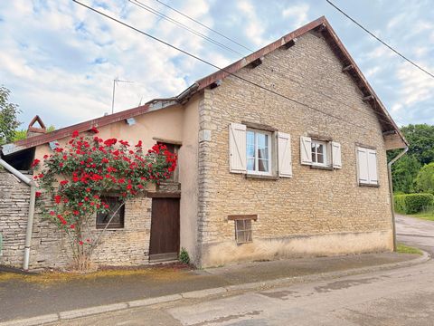 Maison ancienne en pierre de 132 m2, 4 ch, terrain de 2532 m2.