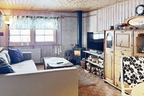 This small cozy cottage is located in Grödinge in a leisure village, close to nature and swimming. After a short walk in rural surroundings, you will find the bus stop that takes you to shops and the commuter train into Stockholm in less than an hour...