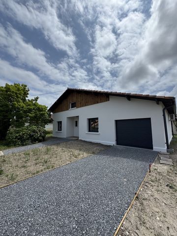 In een rustige woonwijk van Mimizan, in de directe nabijheid van winkels, ontdekt u dit huis dat volledig is gerenoveerd met smaak en hoogwaardige materialen. Alles op een aangenaam en gemakkelijk schoon te maken perceel, in een rustige omgeving, op ...