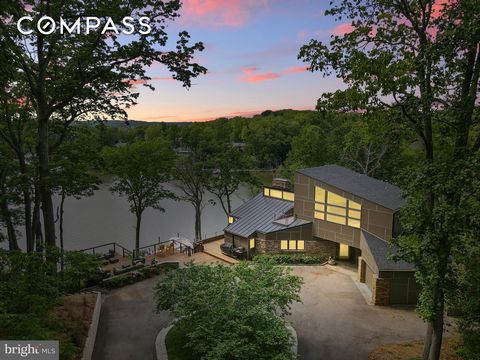 Luxury Waterfront home in sought-after Glen Oban. Mere minutes to Annapolis by car or boat! This exceptional waterfront residence embodies modern elegance and unparalleled comfort. Thoughtfully designed to showcase its stunning surroundings, the home...