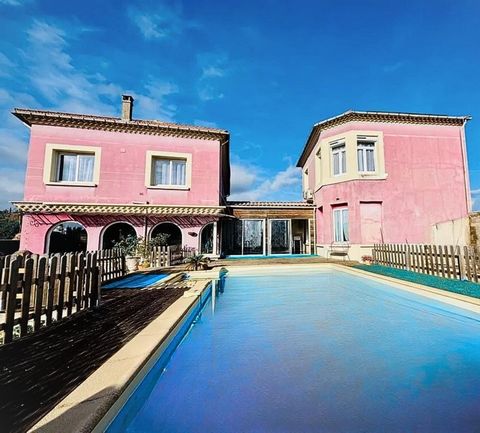 Spacieuse demeure 284m2 avec 6 chambres et piscine